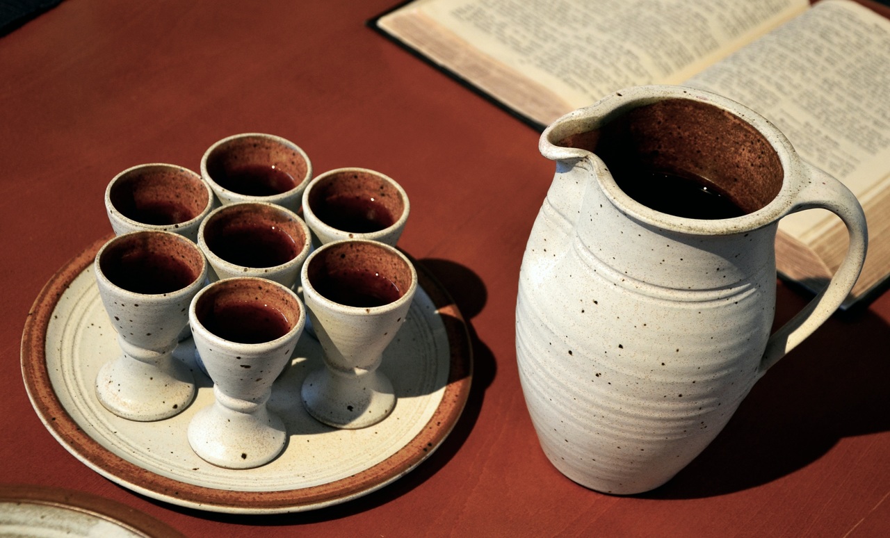 wine-tea-cup-ceramic-drink-church-751702-pxhere.com_